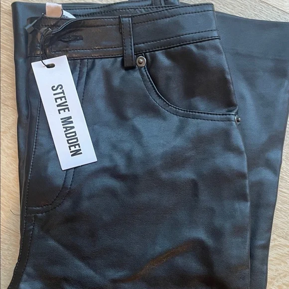 NWT Steve Madden woman’s faux leather Jean style black - Picture 1 of 8